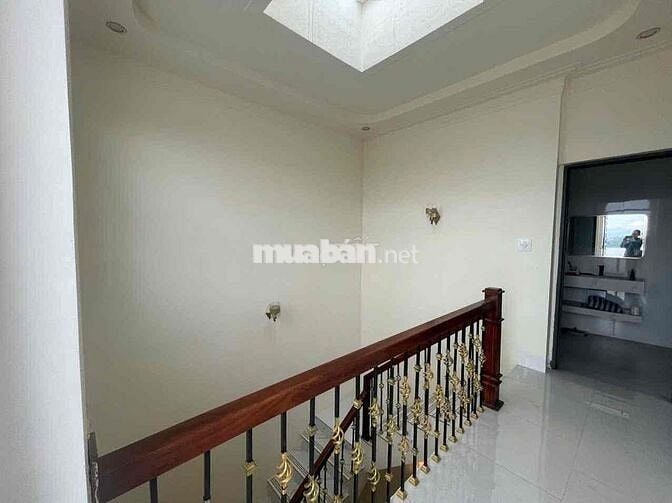 Nhà trung tâm Bảo Lộc DT: 97,5m Full thổ cư nhà mới 4 phòng ngủ
