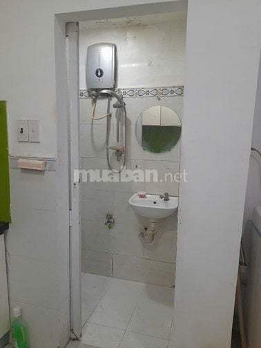 Nhà 2 tầng có nội thất mới Q1/furnished 2-Flr 2 BR house in center D1