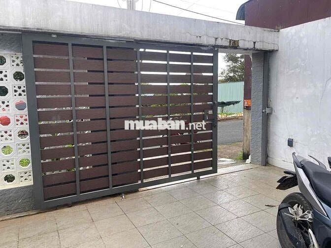 Nhà trung tâm Bảo Lộc DT: 97,5m Full thổ cư nhà mới 4 phòng ngủ