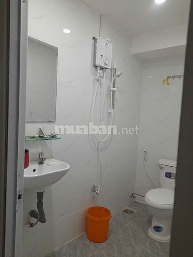 Nhà 2 tầng có nội thất mới Q1/furnished 2-Flr 2 BR house in center D1