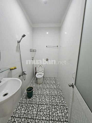 Tôi cần bán căn nhà ở ở đường ĐHT42, DT 101m2