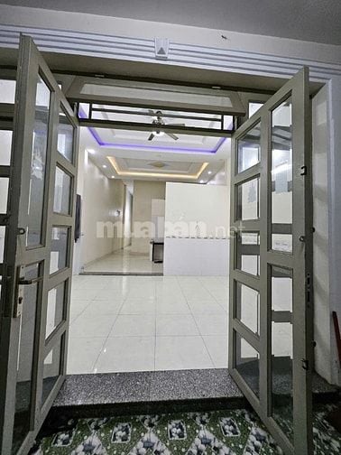 Tôi cần bán căn nhà ở ở đường ĐHT42, DT 101m2