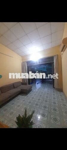 Nhà sạch sẽ dọn vào ở đc liền ,gác lửng 1pn ,1 wc, xe bagac để đc sân