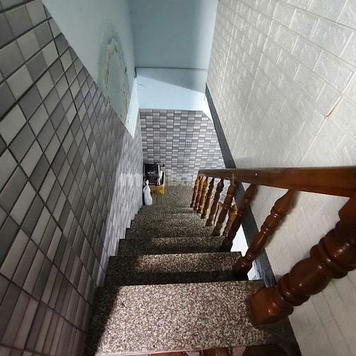 Bán nhà 4m x13m 1T + lầu 2pn ,2w phòng khách rộng đường 5m 