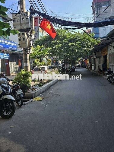 Bán nhà Vũ Tông Phan 30m2 mặt tiền 5.5m,lô góc giá 3,5 tỷ thương lượng