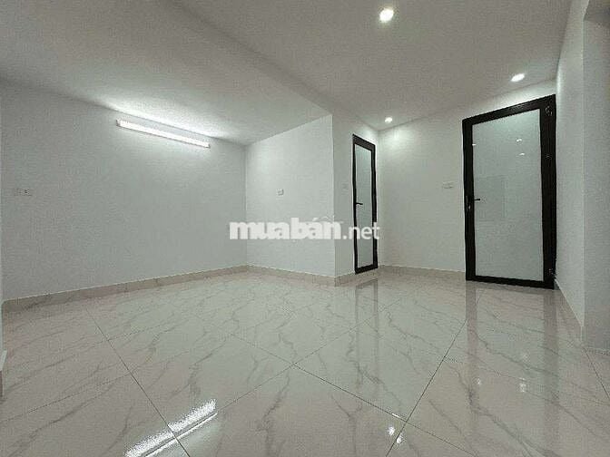 Bán nhà Vũ Tông Phan 30m2 mặt tiền 5.5m,lô góc giá 3,5 tỷ thương lượng