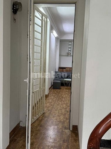 Căn hộ khép kín cả tầng 3 55m2 làng Ngọc Hà