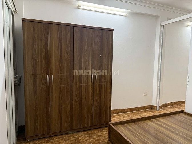 Căn hộ khép kín cả tầng 3 55m2 làng Ngọc Hà