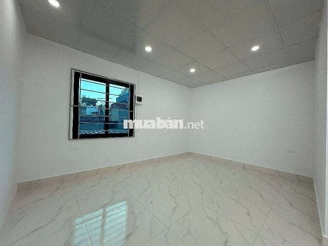 Bán nhà Vũ Tông Phan 30m2 mặt tiền 5.5m,lô góc giá 3,5 tỷ thương lượng