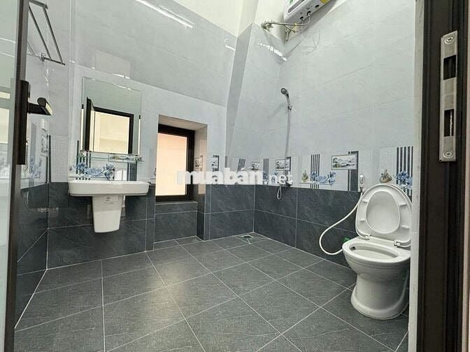 Chủ nhà cho thuê Nhà căn góc, thang máy, 125m2_ 5T; Minh Khai -40 Tr