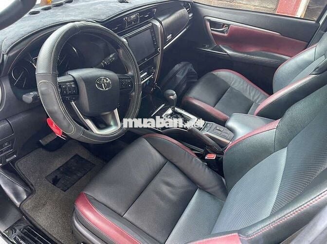 FORTUNER LEGENDER 2022, SƠN ZIN 100%, 31 NGÀN KM