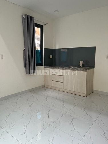 Nhà mới xây có 3 phòng cho thuê hẻm 123 đường Đỗ Xuân Hợp, giá từ 5tr