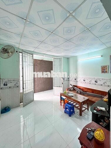 NHÀ GIÁ HẠT DẺ TẠI HẺM 366 CMT8 GẦN TRƯỜNG THPT BÙI HỮU NGHĨA