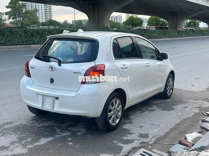 Toyota Yaris 2010 1.3 AT - 120000 km