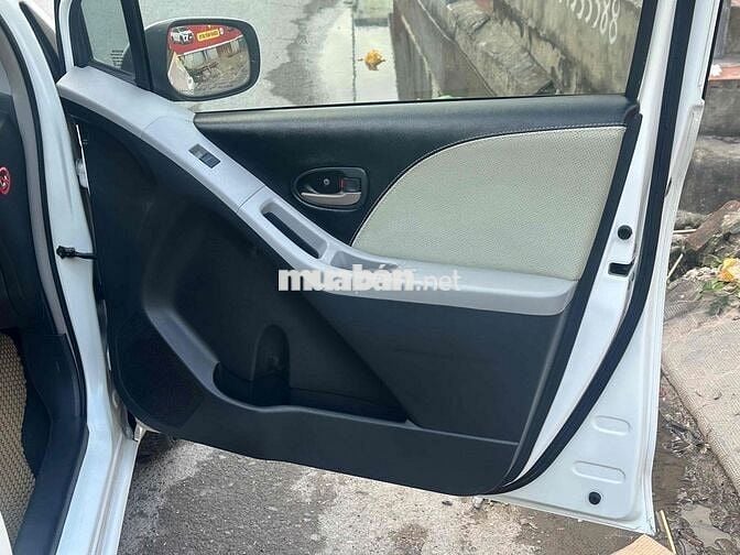 Toyota Yaris 2010 1.3 AT - 120000 km