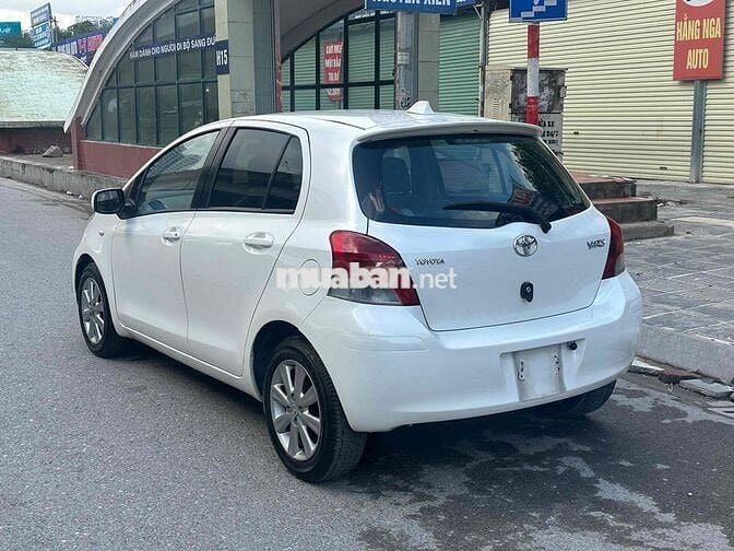 Toyota Yaris 2010 1.3 AT - 120000 km