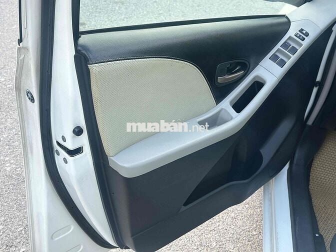 Toyota Yaris 2010 1.3 AT - 120000 km