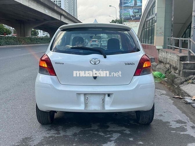 Toyota Yaris 2010 1.3 AT - 120000 km