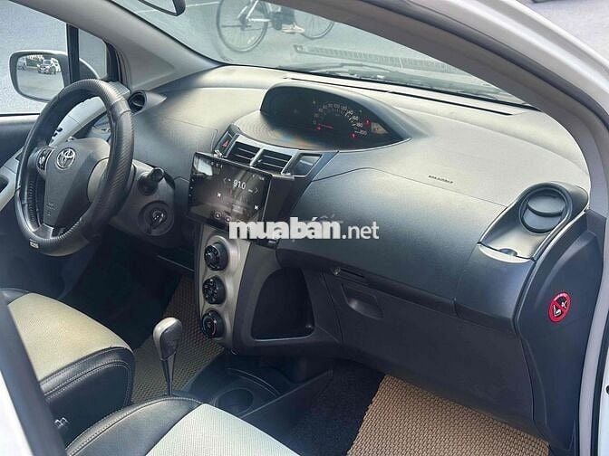 Toyota Yaris 2010 1.3 AT - 120000 km