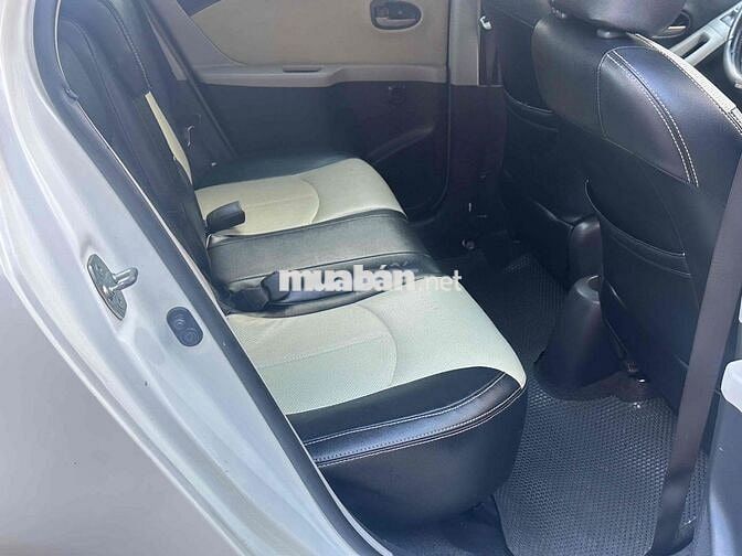 Toyota Yaris 2010 1.3 AT - 120000 km