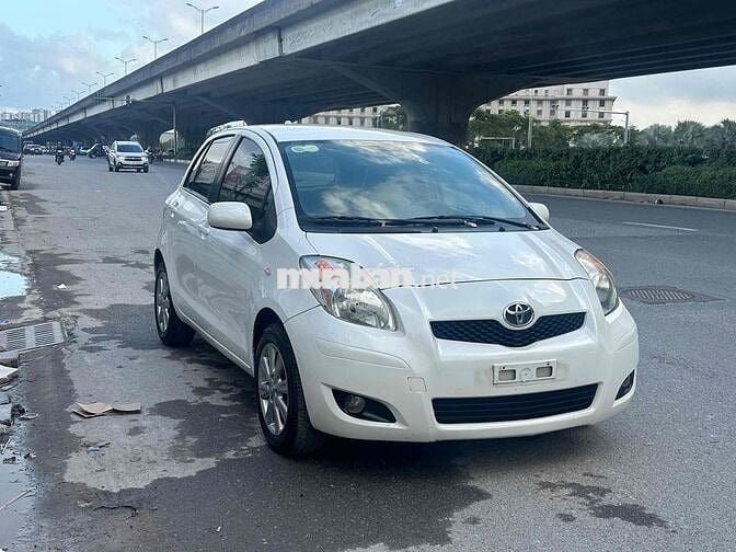 Toyota Yaris 2010 1.3 AT - 120000 km
