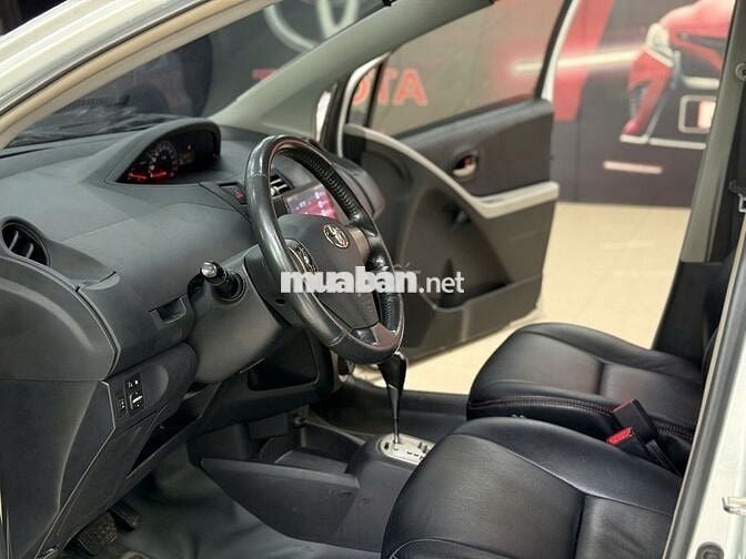 Yaris 2011 1.5 AT - 118.875 km - Còn Giảm Lộc