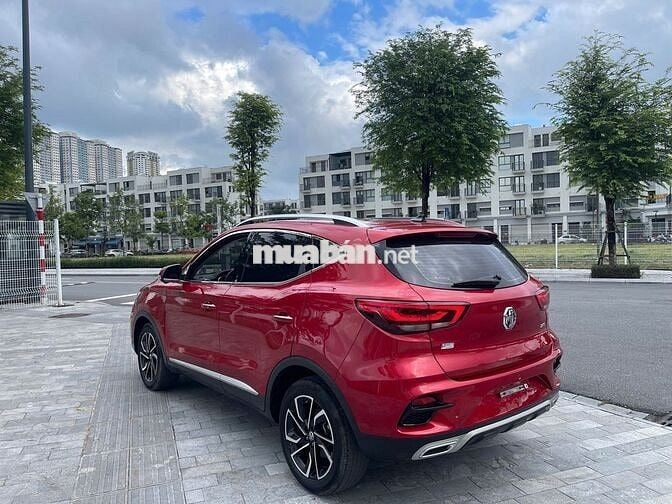MG ZS Luxury 2023 màu đỏ