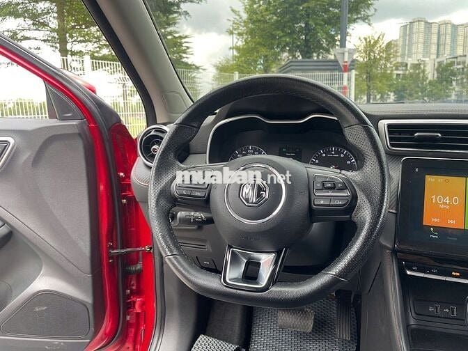 MG ZS Luxury 2023 màu đỏ