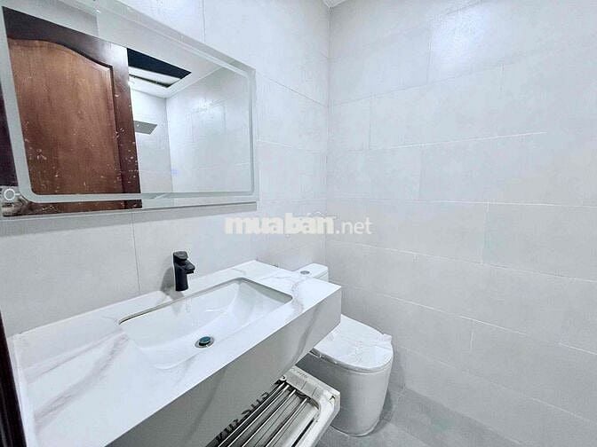 CĂN HỘ BAN CÔNG LỚN  RỘNG 35m2 XA BẾP NGUYỄN HỮU CẢNH GẦN QUẬN 1