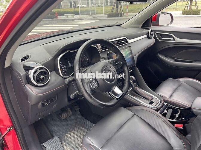 MG ZS Luxury 2023 màu đỏ