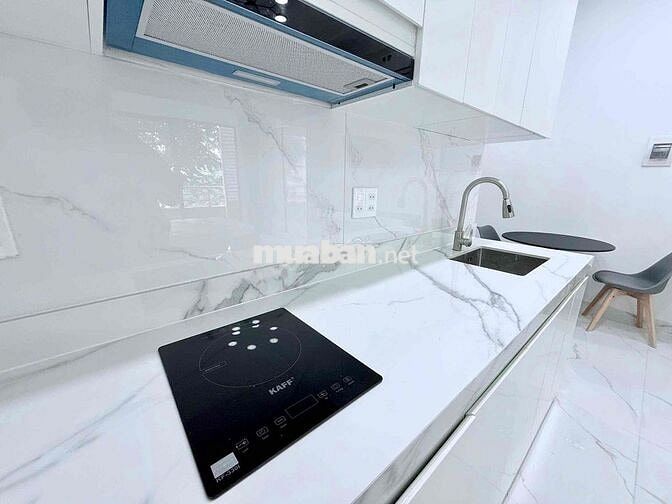 CĂN HỘ BAN CÔNG LỚN  RỘNG 35m2 XA BẾP NGUYỄN HỮU CẢNH GẦN QUẬN 1