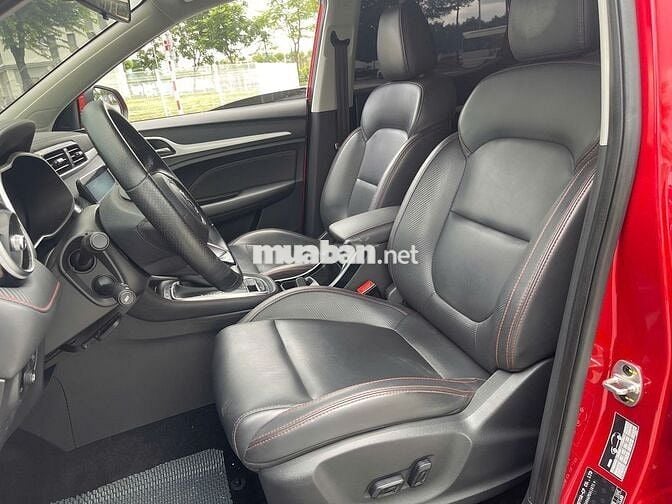 MG ZS Luxury 2023 màu đỏ