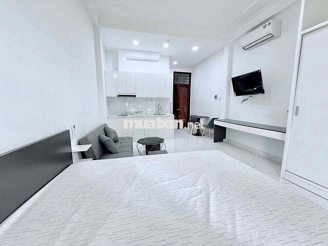 CĂN HỘ BAN CÔNG LỚN  RỘNG 35m2 XA BẾP NGUYỄN HỮU CẢNH GẦN QUẬN 1