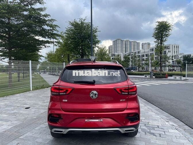 MG ZS Luxury 2023 màu đỏ