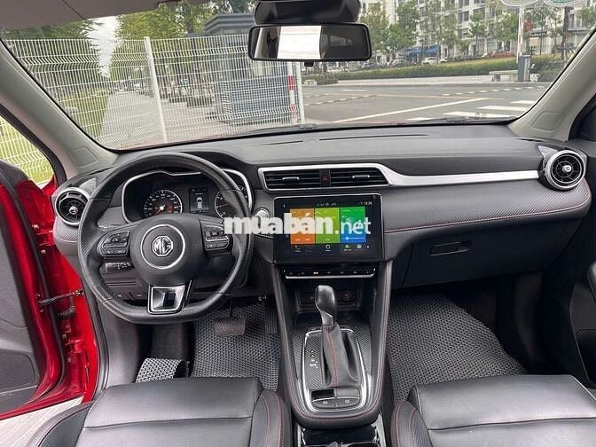 MG ZS Luxury 2023 màu đỏ
