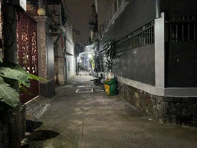 Phòng mới 27m2, WC riêng, bếp riêng, máy lạnh, gần Gigamall