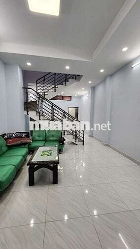 Cho thuê nhà 8tr mới tinh xem nhà thích ngay. Sân rộng hẻm oto nhỏ