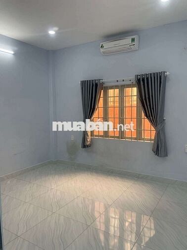 Cho thuê nhà 8tr mới tinh xem nhà thích ngay. Sân rộng hẻm oto nhỏ