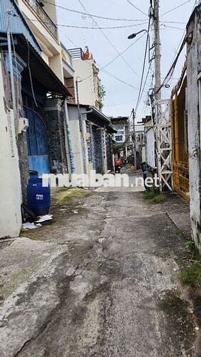 Cho thuê nhà 8tr mới tinh xem nhà thích ngay. Sân rộng hẻm oto nhỏ