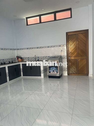 Cho thuê nhà 8tr mới tinh xem nhà thích ngay. Sân rộng hẻm oto nhỏ