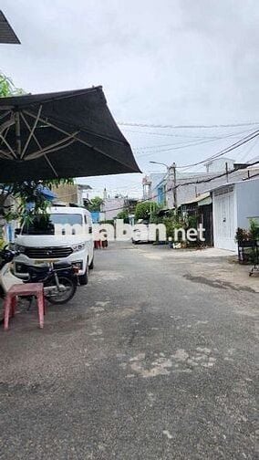 Cho thuê nhà 8tr mới tinh xem nhà thích ngay. Sân rộng hẻm oto nhỏ