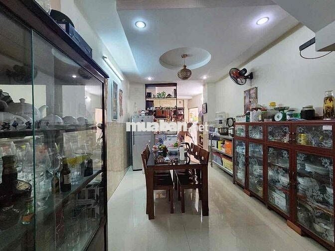 NHÀ DIỆN TÍCH LỚN PHẠM THẾ HIỂN