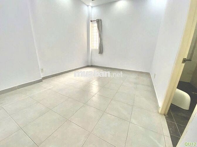 Phòng Cửa Sổ Giá Rẻ Gần Emart Phan Huy Ích