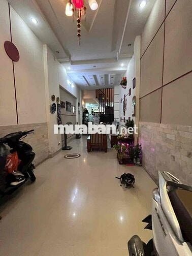 NHÀ DIỆN TÍCH LỚN PHẠM THẾ HIỂN