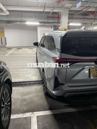 Toyota Veloz Cross Bạc 7 chỗ đời 2022