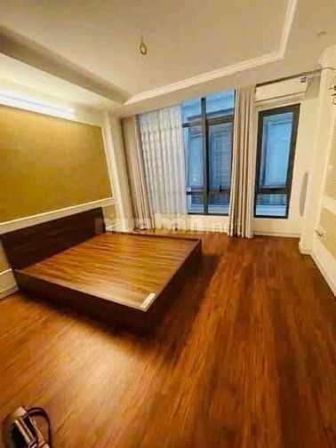 Bán gấp nhà Võng Thị. 6tầng cách hồ Tây 3phút đi bộ.