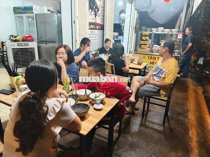 Cần Sang quán hoặc sang hợp đồng Nhà Nguyên căn mặt tiền đường số 9M