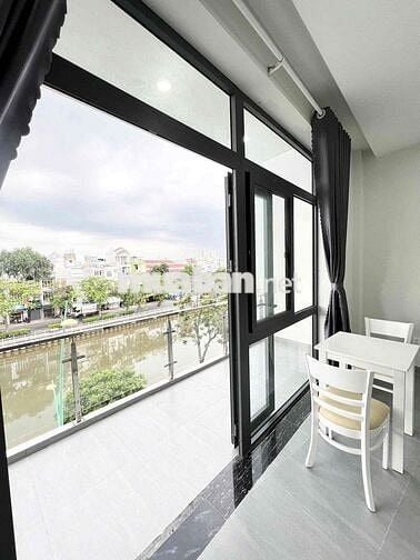 CĂN HỘ STUDIO BALCONY VIEW BỜ KÈ NGAY GA SÀI GÒN - VÒNG XOAY DÂN CHỦ