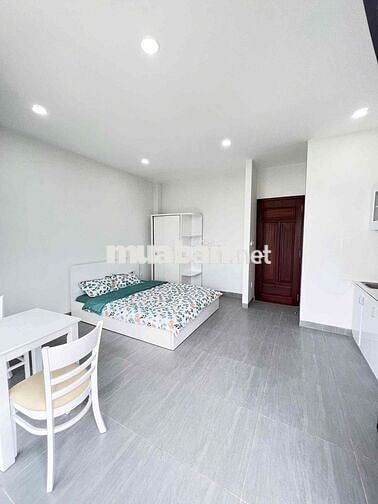 CĂN HỘ STUDIO BALCONY VIEW BỜ KÈ NGAY GA SÀI GÒN - VÒNG XOAY DÂN CHỦ