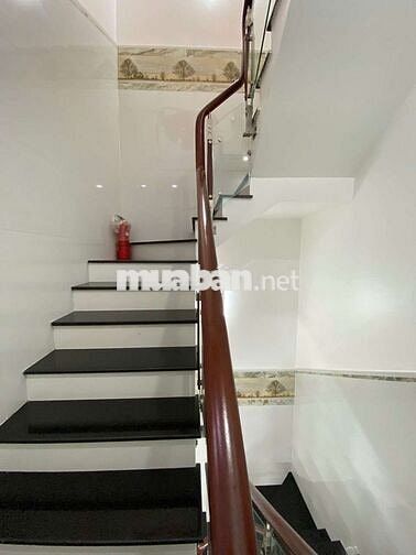 Nhà phố 3 tầng cạnh Thăng Long Home